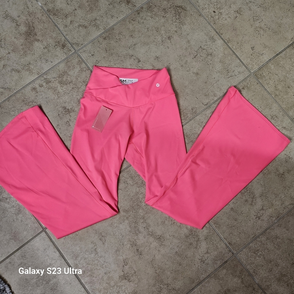 NWT Bell bottom leggings Size small - Picture 6 of 11
